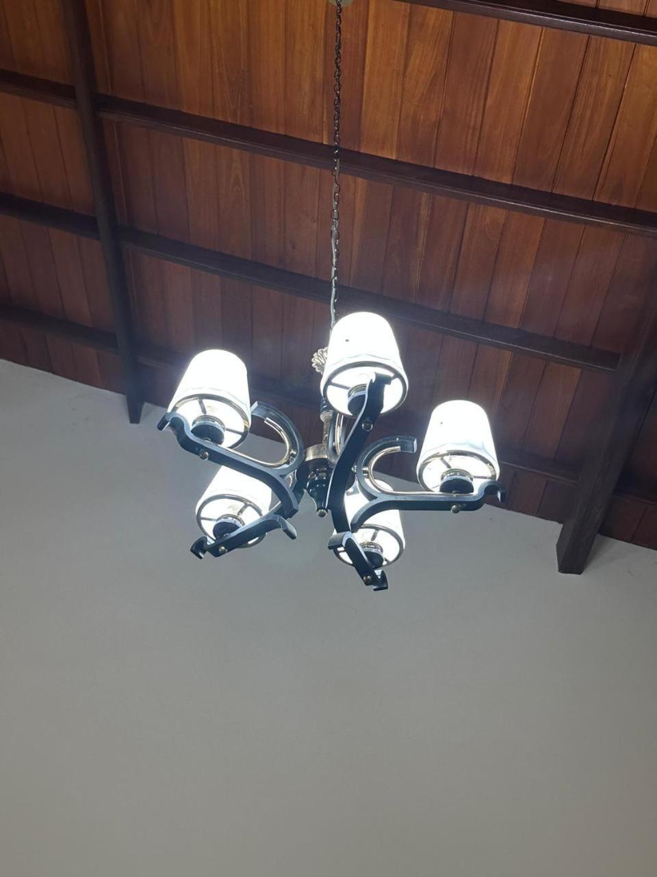 Lahiru Airport Villa Andiambalama Exteriör bild