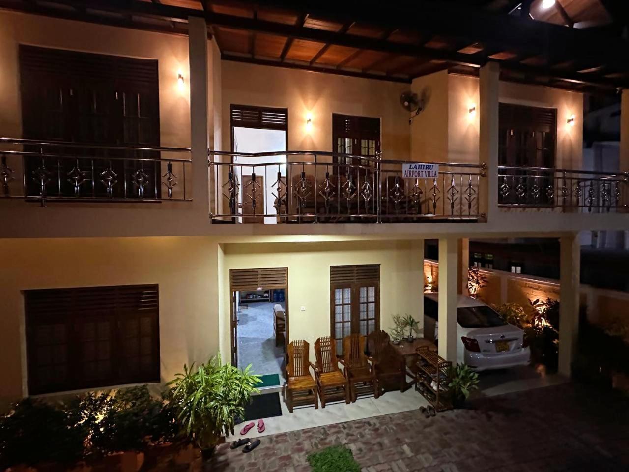 Lahiru Airport Villa Andiambalama Exteriör bild
