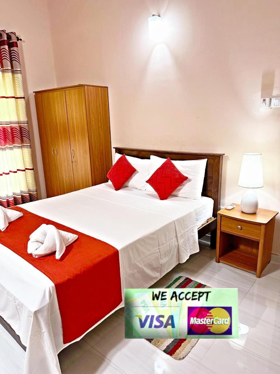 Lahiru Airport Villa Andiambalama Exteriör bild